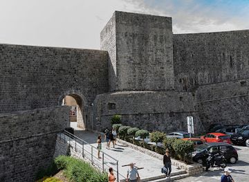 croatia/dubrovnik/ploce/landmark/buza-gate