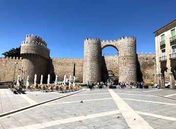 spain/avila/landmark/puerta-del-alcazar