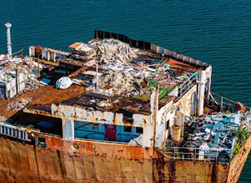 guatemala/puerto-barrios/landmark/barco-abandonado