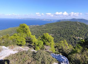 greece/sporades/landmark/carved-graves-sedoukia