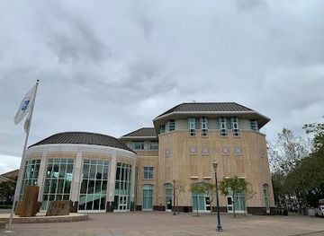 california/castro-valley/landmark/hayward-city-hall