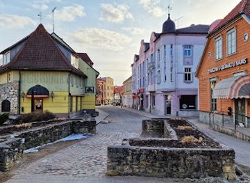 latvia/cesis/landmark/rauna-gate