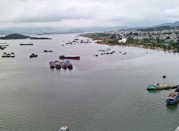 vietnam/ha-long-bay/landmark/cau-bai-chay-ha-long