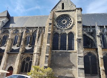 france/tours/landmark/abbaye-de-saint-julien
