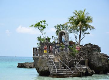 philippines/boracay/landmark/willy-s-rock