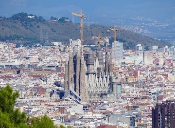 spain/barcelona/sants-montjuic/landmark/montjuic-lighthouse