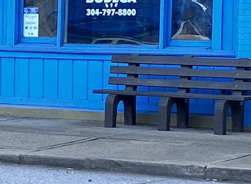 west-virginia/weirton/landmark/nikki-s-bodega