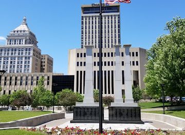 illinois/peoria/landmark/visit-downtown-peoria