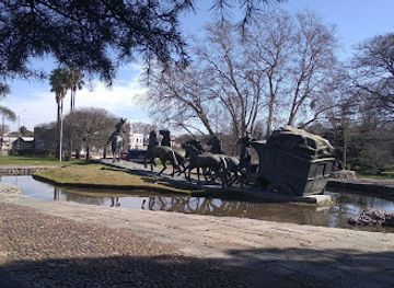 uruguay/cuchilla-grande/landmark/stagecoach-monument
