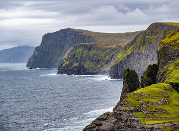 faroe-islands/norooyar/landmark/bosdalafossur-waterfall