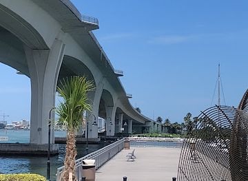 florida/clearwater/landmark/coachman-park-fishing-pier