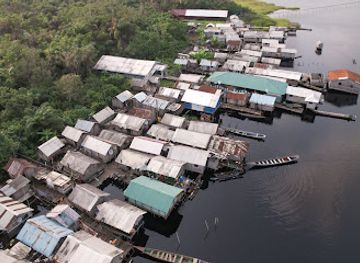 ghana/ashanti-confederacy/landmark/nzulezo-the-village-on-stilts