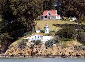california/east-bay/landmark/yerba-buena-lighthouse