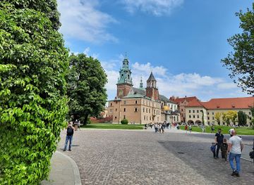 poland/krakow/landmark/wawel-dragon