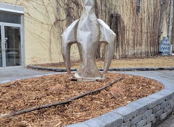 north-dakota/grand-forks/landmark/ely-s-ivy