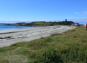 guernsey/grandes-rocques/landmark/l-eree-bay