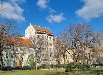 hungary/budapest/inner-city/landmark/karolyi-garden