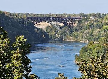 canada/niagara-falls/landmark/whirlpool-bridge-usa