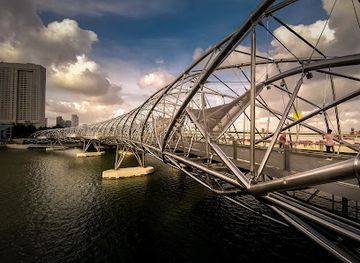 malaysia/east-malaysia/landmark/the-helix-helix-bridge