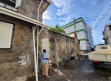 dominica/roseau/landmark/lacou-melrose-house