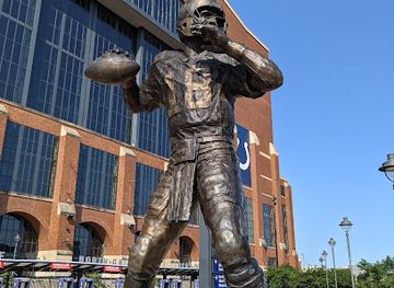 indiana/indianapolis/landmark/peyton-manning-statue