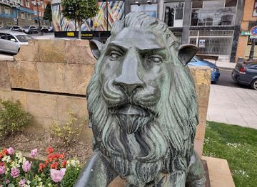 spain/oviedo/landmark/leones-de-la-plaza-de-castilla-oviedo