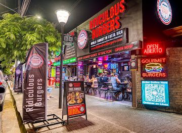 costa-rica/jaco/landmark/ridiculous-burgers