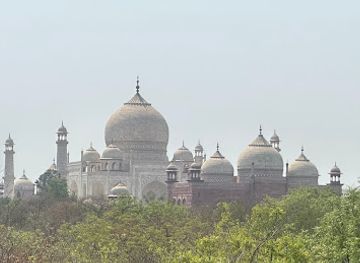 india/agra/taj-ganj/landmark/taj-nature-walk