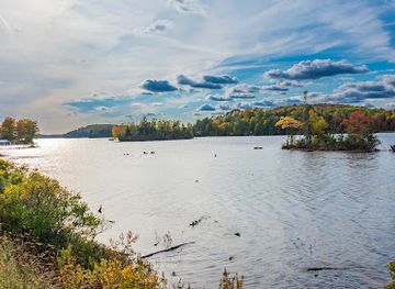 canada/haliburton-highlands/landmark/paudash-lake
