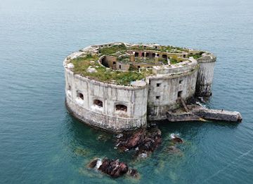 united-kingdom/pembrokeshire/landmark/stack-rock-fort