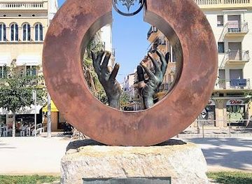 spain/barcelona/landmark/escultura-en-homenatge-a-facundo-bacardi-masso