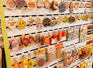 maine/waterville/landmark/pink-crow-collective