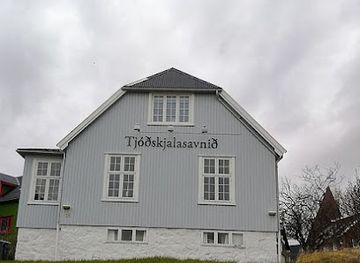 faroe-islands/norooyar/landmark/tjooskjalasavnio