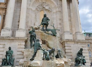 hungary/transdanubia/landmark/fountain-of-king-matthias