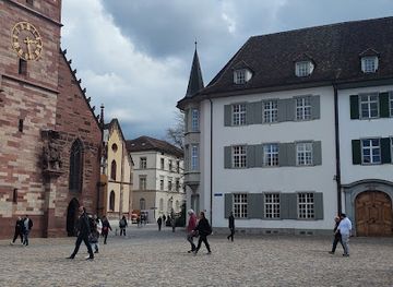 switzerland/basel/old-town/landmark/roman-well