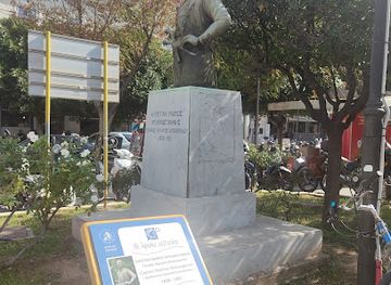 greece/crete/chania/landmark/statue-de-captain-mathios-milonogiannis