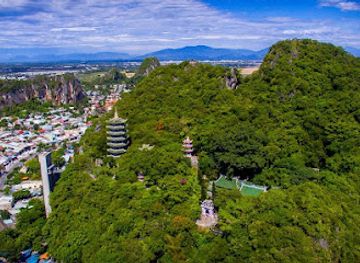 vietnam/da-nang/ngu-hanh-son-district/landmark/dong-am-phu