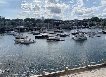 maine/camden/landmark/salt-wharf