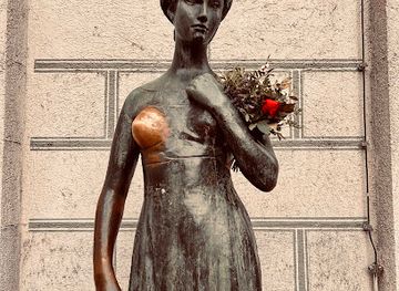 germany/altbayern/landmark/juliet-capulet-statue