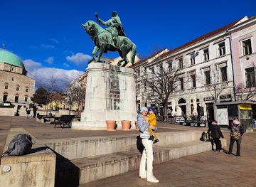 hungary/pecs/landmark/hunyadi-statue