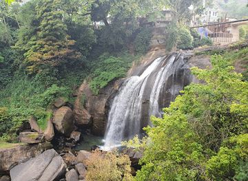 sri-lanka/kandy/landmark/huluganga-ella-waterfall