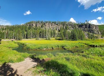 montana/yellowstone-national-park/landmark/obsidian-cliff