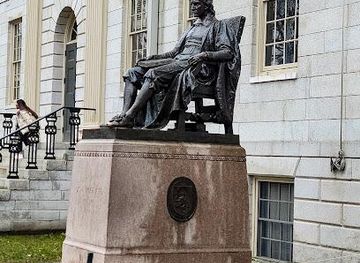 kansas/lawrence/landmark/john-harvard-statue