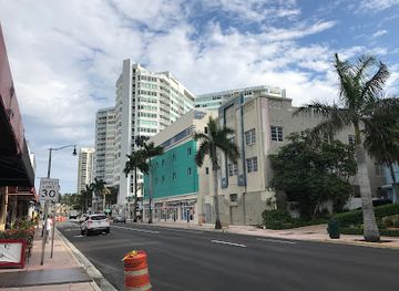 florida/miami/south-beach/landmark/collins-ave-9th-st