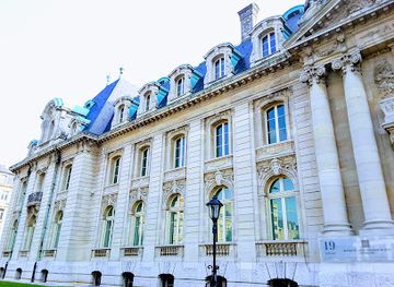 belgium/luxembourg/landmark/place-des-martyrs