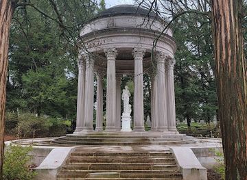 kentucky/louisville/landmark/cave-hill-cemetery-arboretum