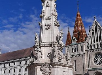 hungary/tatabanya/landmark/holy-trinity-statue