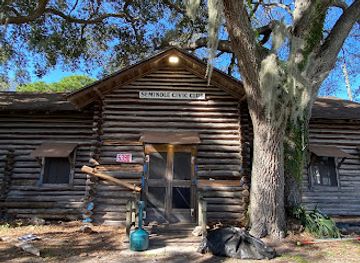 florida/st-petersburg/landmark/the-seminole-log-cabin