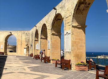 malta/birgu/landmark/upper-barrakka