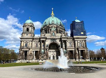 germany/berlin/landmark/springbrunnen-im-lustgarten